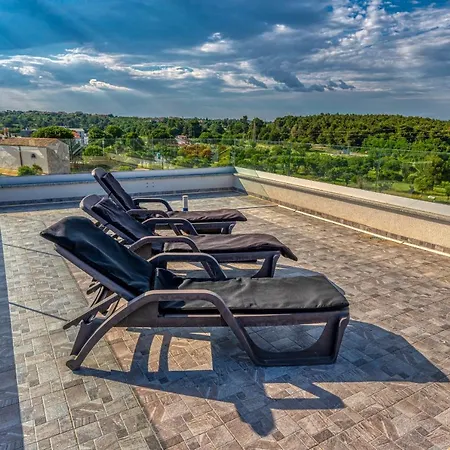 Am Mit Pool & Kinderpool - Leon's Homes Villa *