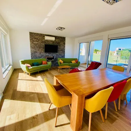 Am Mit Pool & Kinderpool - Leon's Homes Villa *