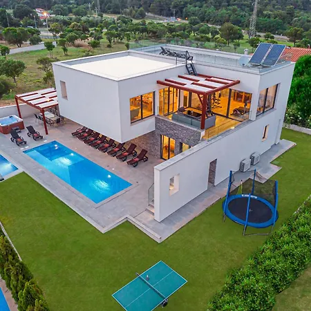 Am Mit Pool & Kinderpool - Leon's Homes Villa Medulin