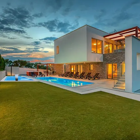 Am Mit Pool & Kinderpool - Leon's Homes Villa Medulin