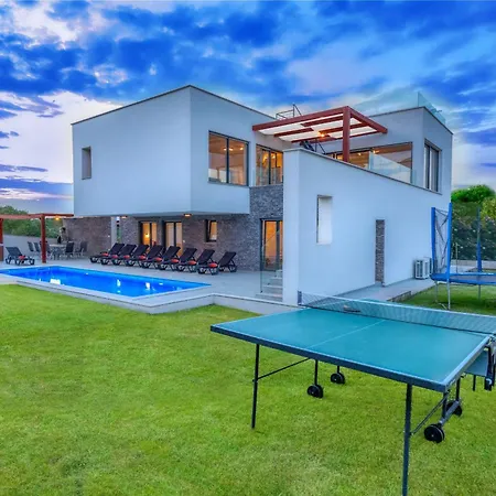 Am Mit Pool & Kinderpool - Leon's Homes