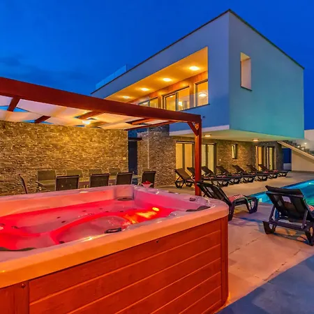 Am Mit Pool & Kinderpool - Leon's Homes Medulin