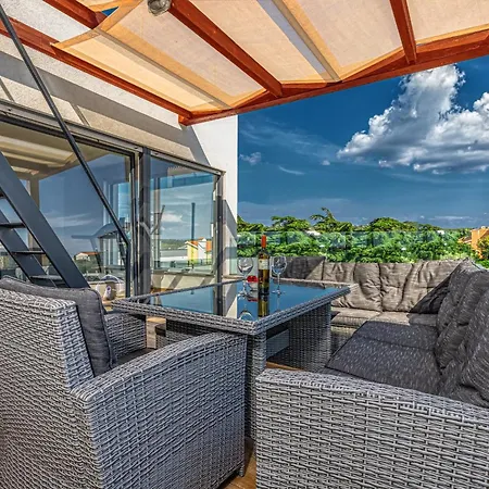 Am Mit Pool & Kinderpool - Leon's Homes Villa *