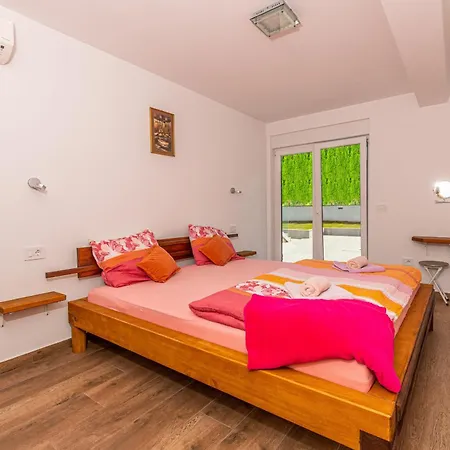 Am Mit Pool & Kinderpool - Leon's Homes Villa
