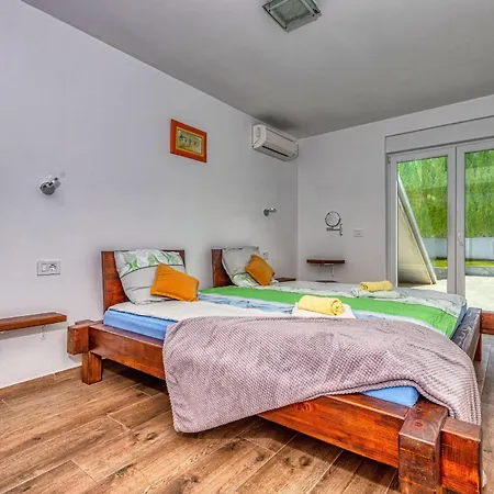 Am Mit Pool & Kinderpool - Leon's Homes Villa *